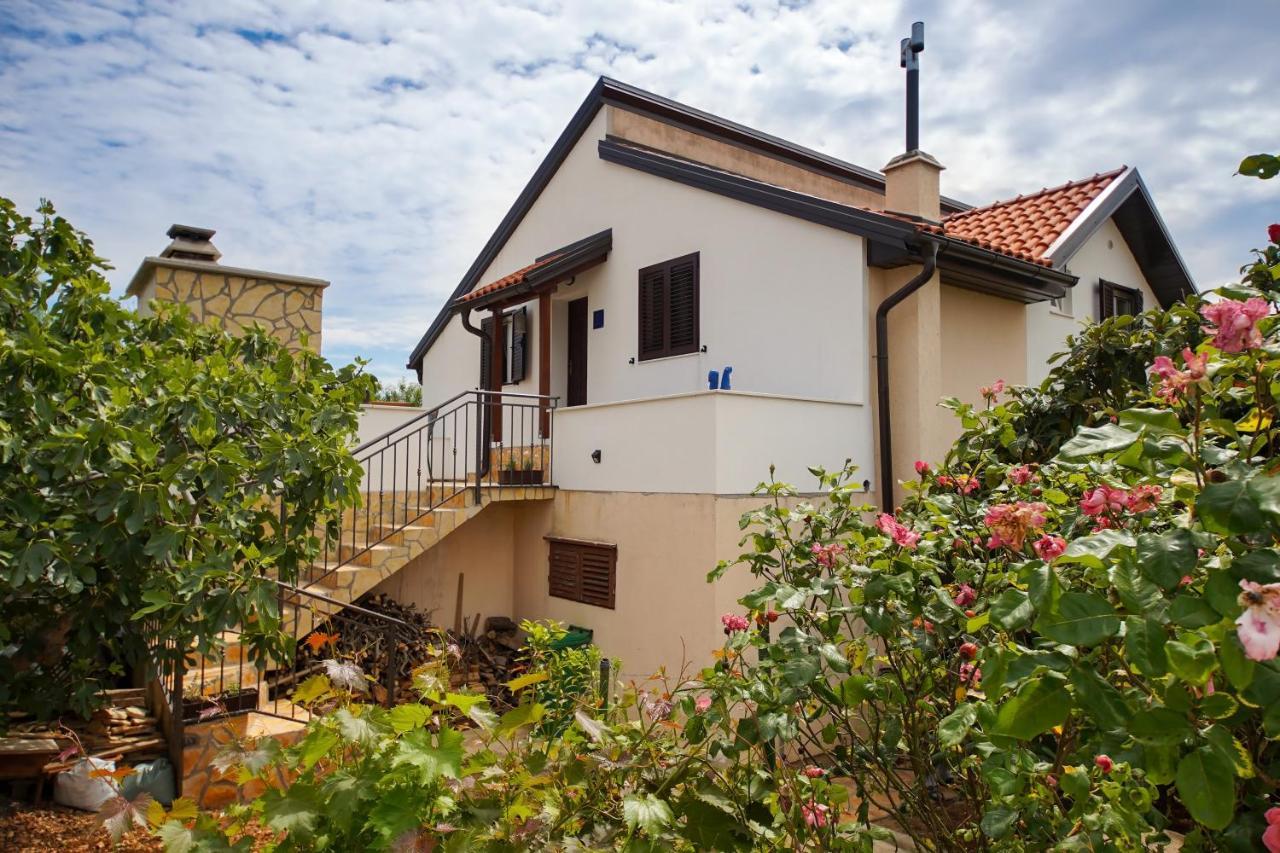 Kaprije Apartmani Tina I Ena 外观 照片