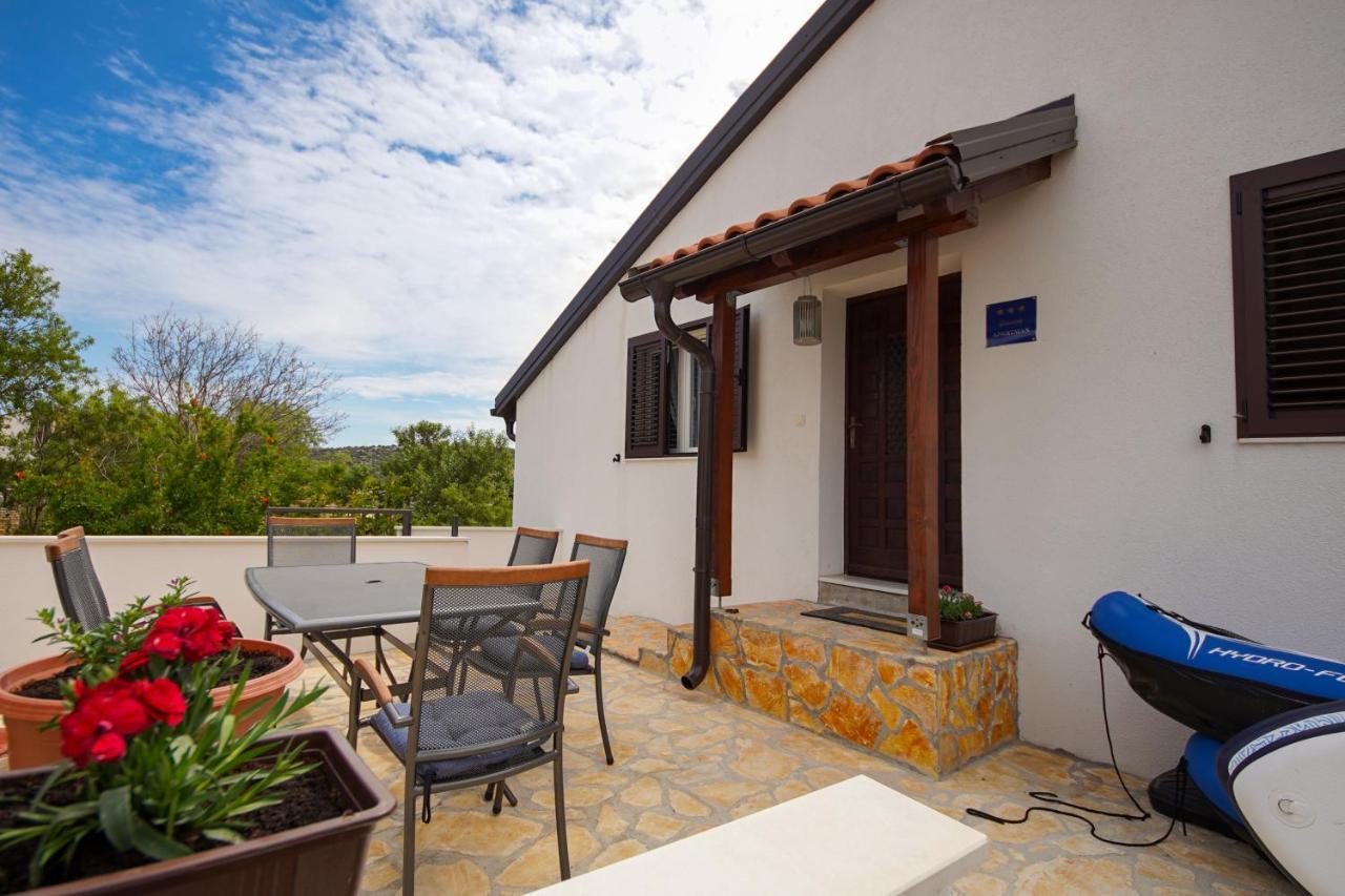 Kaprije Apartmani Tina I Ena 外观 照片