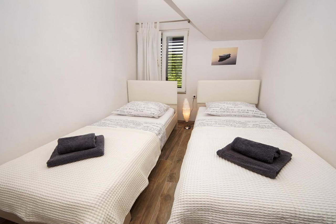 Kaprije Apartmani Tina I Ena 外观 照片