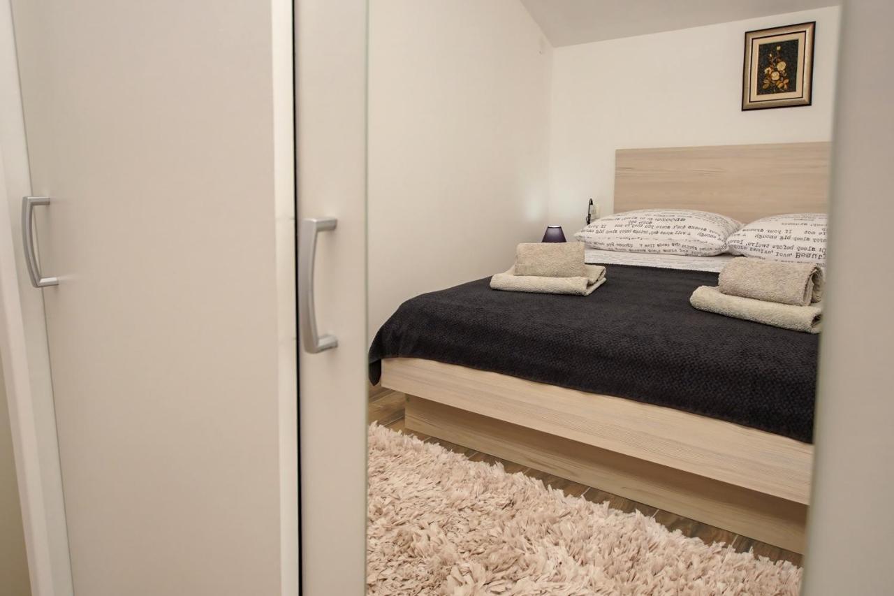 Kaprije Apartmani Tina I Ena 外观 照片