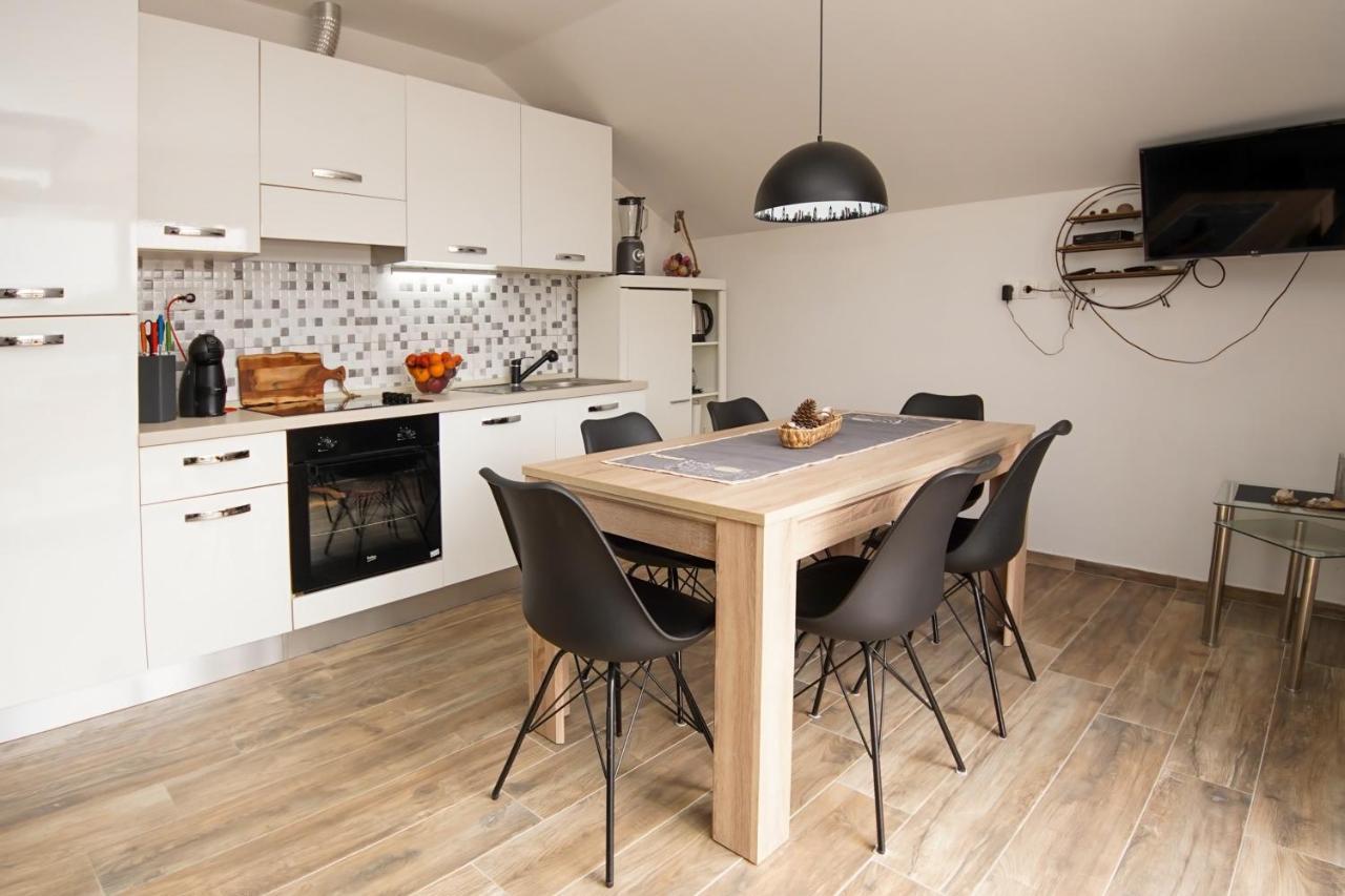 Kaprije Apartmani Tina I Ena 外观 照片