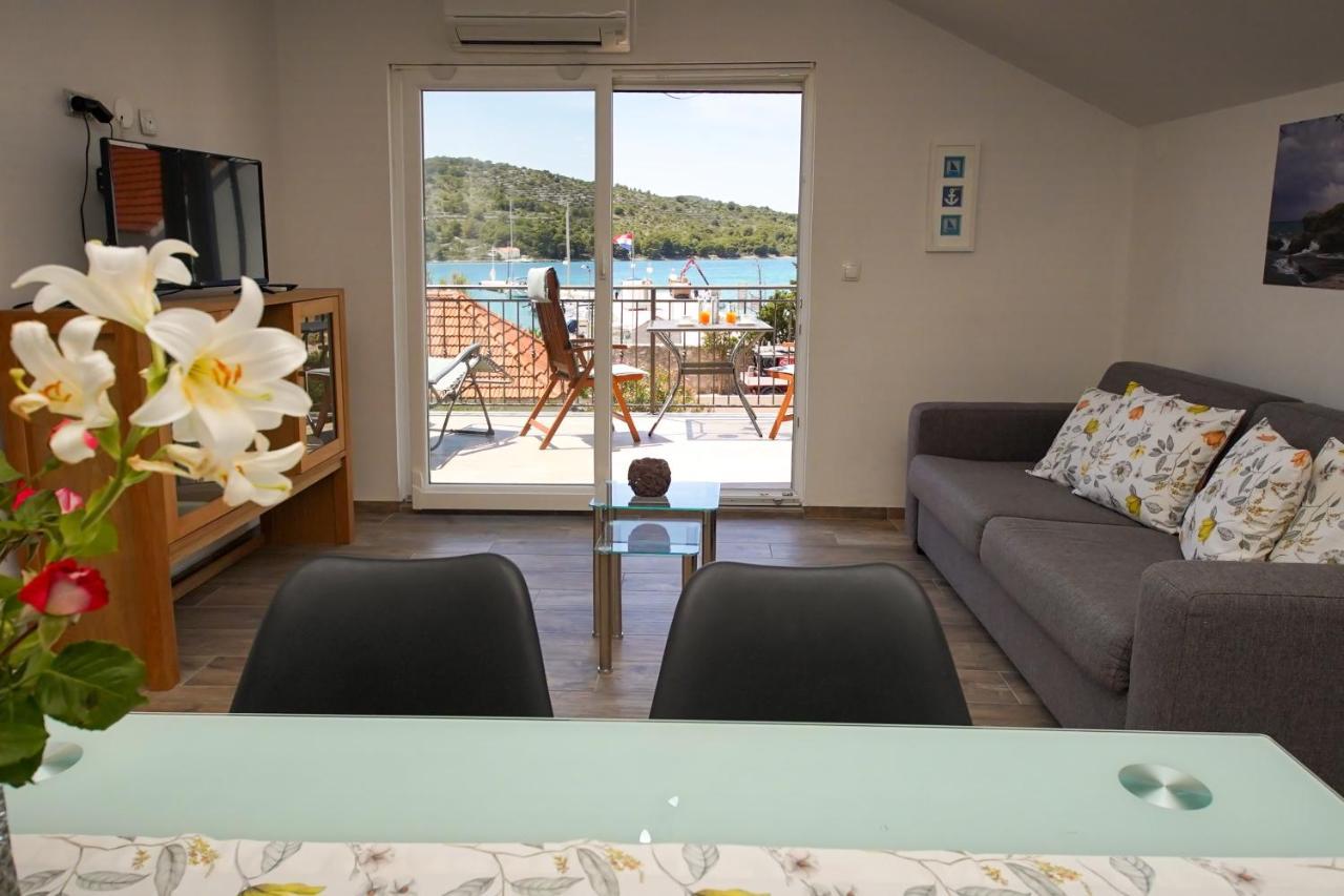 Kaprije Apartmani Tina I Ena 外观 照片