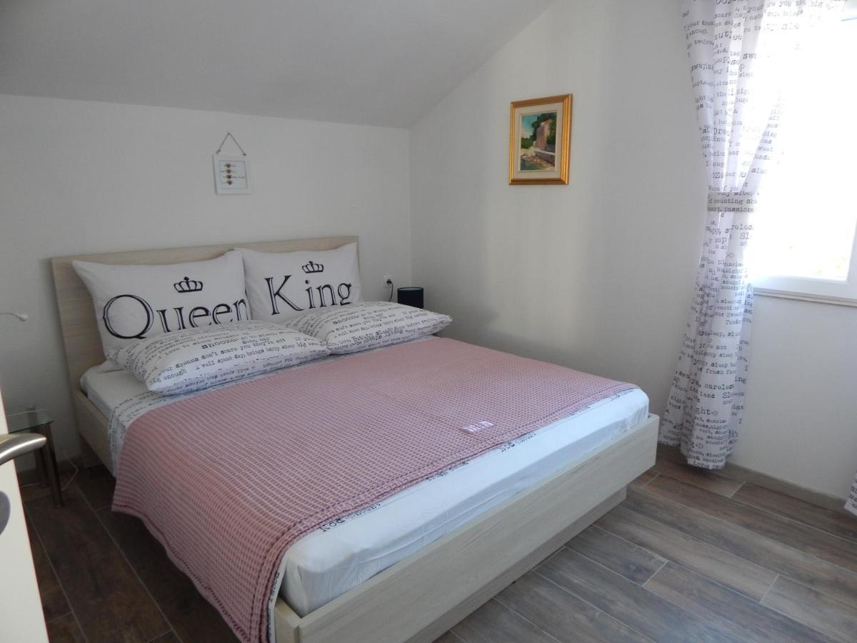 Kaprije Apartmani Tina I Ena 外观 照片