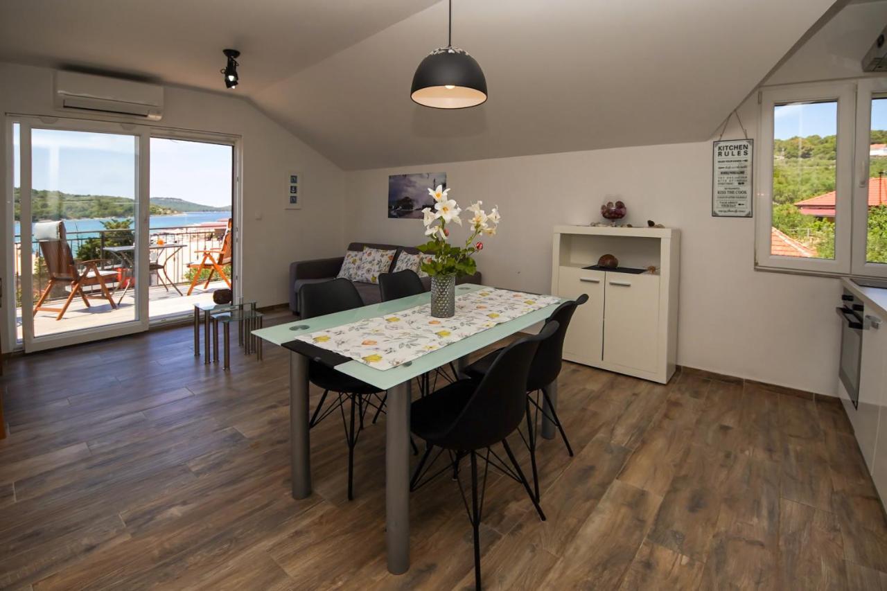 Kaprije Apartmani Tina I Ena 外观 照片