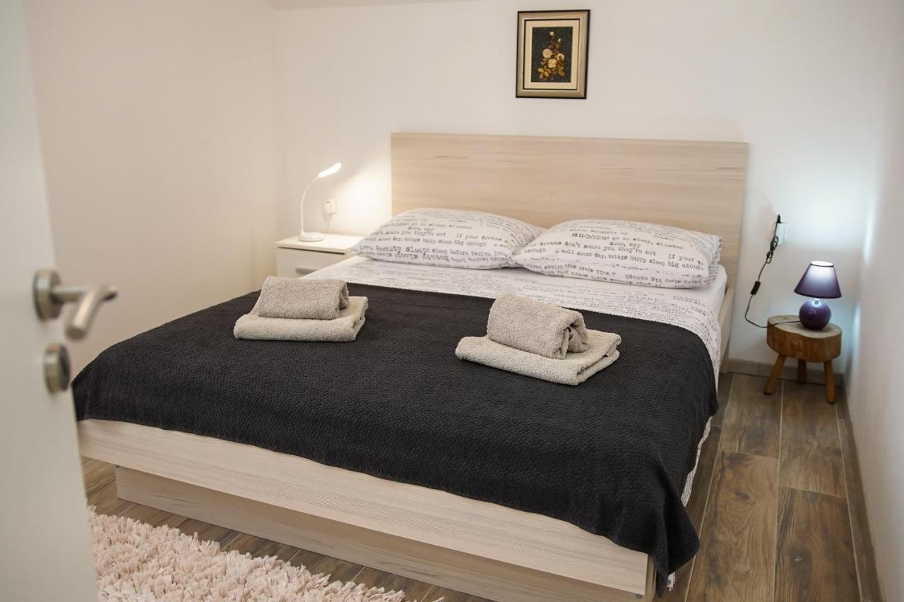 Kaprije Apartmani Tina I Ena 外观 照片