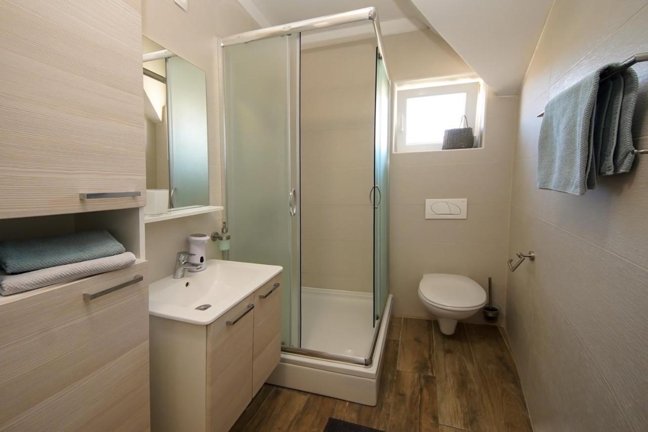 Kaprije Apartmani Tina I Ena 外观 照片