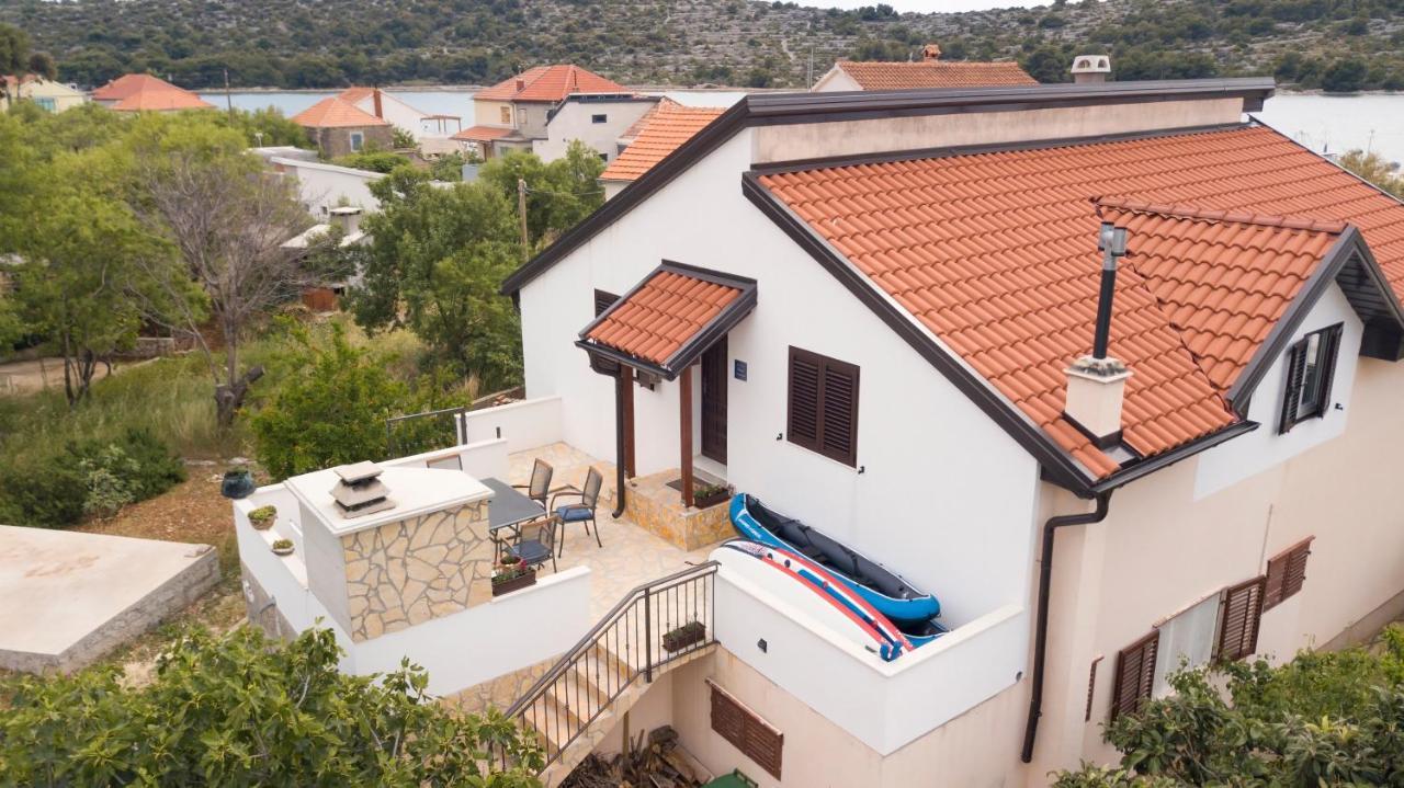 Kaprije Apartmani Tina I Ena 外观 照片